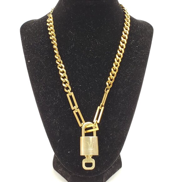 Louis Vuitton Gold Padlock W/ Unbranded Stainless Steel Gold Plated Chain - Picture 1 of 16
